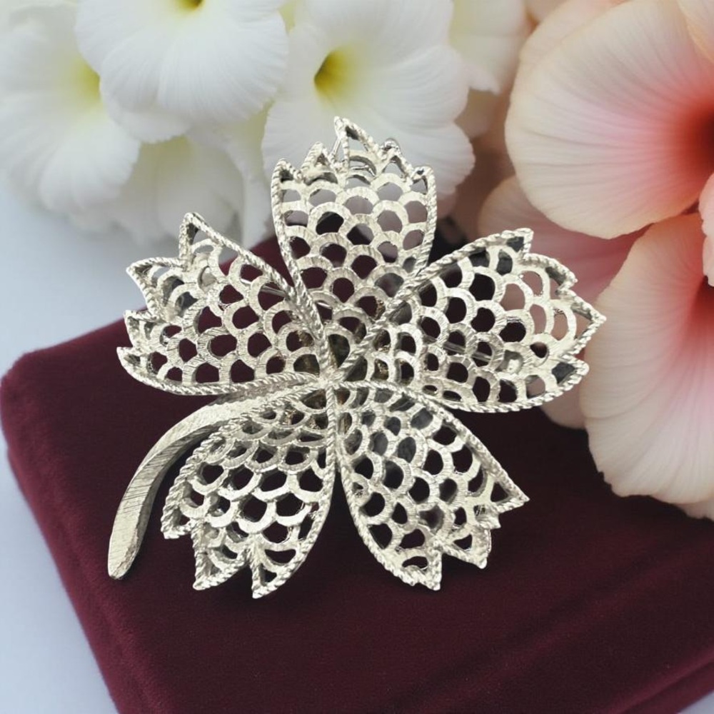 Trifari Signed Leaf Brooch Pin Silver Tone Ornate Statement Chic Vintage